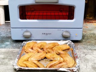 4、咖喱烤鸡翅_1557649375161,烤箱预热230度10分钟