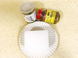 1、煎焖子,准备好食材