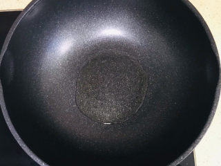 9、煎焖子,起油锅，加油烧热