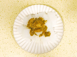 14、煎焖子,加一勺调味料