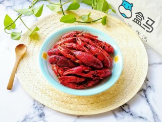 14、爆炒咖喱小龙虾,咖喱小龙虾出锅了。