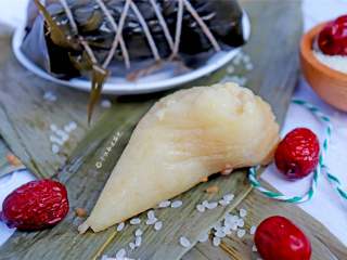 11、五花肉棕,鲜肉粽子刚出锅时候的肉香扑鼻,简直是“食肉动物”的最爱!