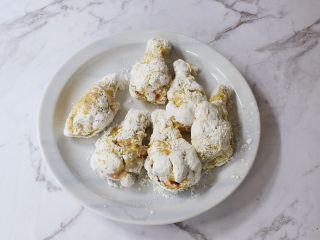 11、香酥小鸡腿,依次做好