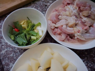 11、三黄鸡炖土豆,然后就开炖啦????