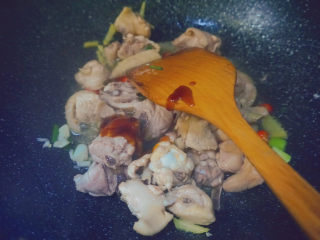 16、三黄鸡炖土豆,1勺蚝油