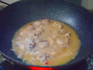 20、三黄鸡炖土豆,开盖翻炒均匀