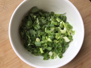 6、凉拌三丝,香菜，葱切碎