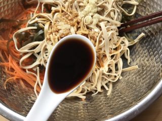 11、凉拌三丝,2勺香醋