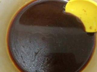 4、鱼香金针菇,碗里放白糖，生抽，香醋，水淀粉调好