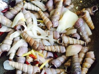 12、下酒菜～爆炒钉螺,大火翻炒