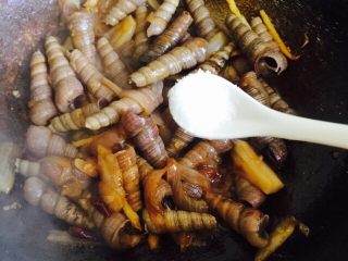 16、下酒菜～爆炒钉螺,出锅前加少许味精