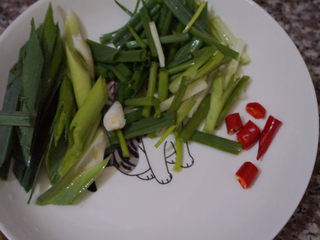 7、香菇焖鸡,少许红米椒