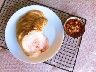 20、香而不腻的红油蒜蓉肘花,红油蒜蓉肘花可以吃了