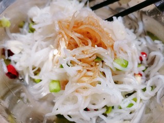 11、糖醋白萝卜,最后加入生抽，鸡精