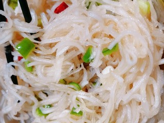 12、糖醋白萝卜,再一次搅拌均匀腌制半小时