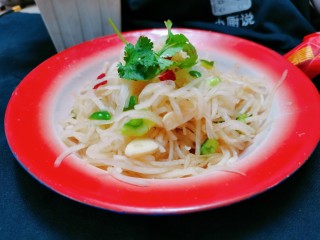 14、糖醋白萝卜,半小时后再翻拌均匀即可