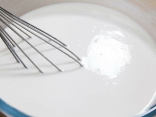 9、广式萝卜糕,澄粉，沾米粉，加500g水调成粉浆