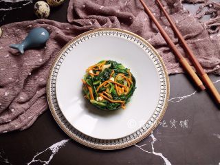 13、凉拌虫草花菠菜,完成。