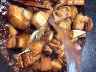 7、红烧肉,加水没过肉