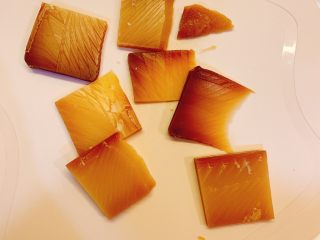 1、家乡煎年糕,年糕切片，不要太厚