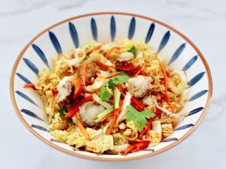 15、白菜心红油扇贝肉,把所有的食材调料,混合搅拌均匀就可以了。