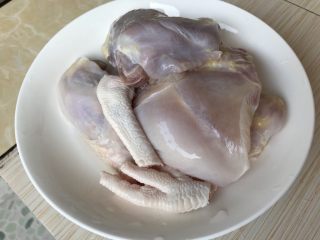 3、五指毛桃老鸡汤～广式老火靓汤,清洗干净备用