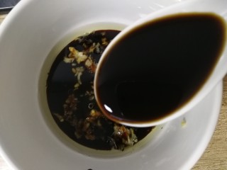 11、蓑衣黄瓜,加生抽和醋调味。