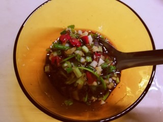 6、凉拌素鸡,搅拌均匀 备用