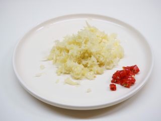 15、蒜泥毛豆节,洗净，切成丁