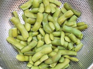 22、蒜泥毛豆节,沥干