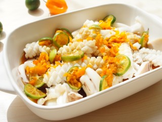 13、鲜辣酸柑鱿鱼,清爽带着淡淡柑香的鱿鱼花。