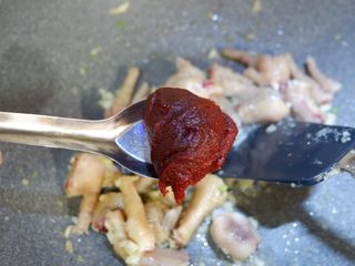 7、韩式辣炒鸡爪，百搭小食,加入韩国辣酱，