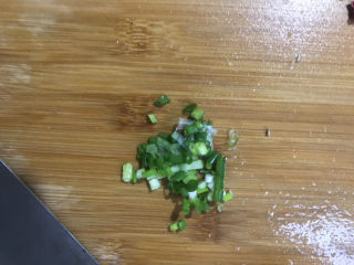 7、凉拌千张,小葱切成葱花