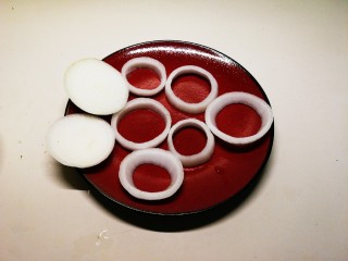 5、洋葱圈蔬菜蛋饼,洋葱切圈