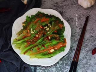 13、蒜蓉芝麻酱淋生菜,生菜寓意“生财”，恭祝大家新年发大财！