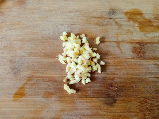 5、凉拌素鸡,姜切碎