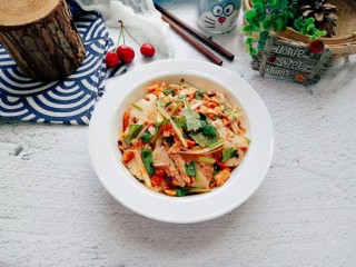 15、凉拌素鸡,装盘