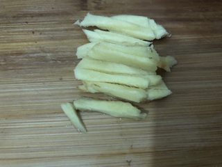 9、香菇蒸鸡,姜去皮，切细条