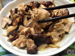 16、香菇蒸鸡,开吃了，宝宝也很喜欢吃
