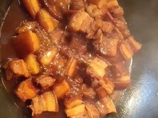 10、红烧肉,打开盖子大火收干汤汁