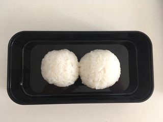 2、【鸡肉杏鲍菇】小猪便当,一共两个，摆进便当盒