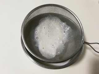 9、白嫩皮冻,过滤掉渣