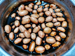 8、腐竹拌芹菜,花生米用陈醋提前泡上两天使其入味