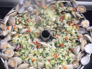 4、卜卜贝,陆续开口的状态。