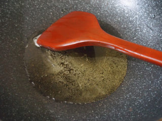 13、苦瓜炒腊肉,热锅下油