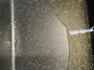 13、油响黄瓜,烧到油冒小泡。