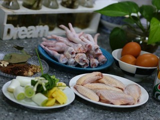 7、香辣卤鸡爪,准备好所有的材料