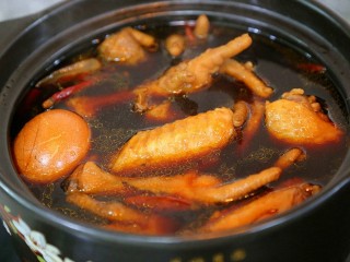 24、香辣卤鸡爪,这是个可以尝一下味道，缺啥放啥，熄火焖一个小时