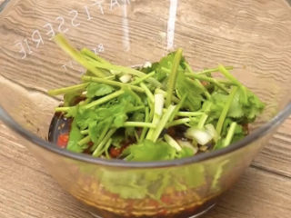 10、百香果柠檬鸡爪,一定要加的香菜，不喜欢香菜的就不放