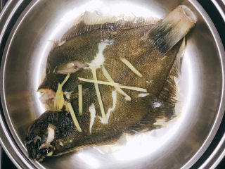 6、清蒸加拿大金鲽,鱼取出。